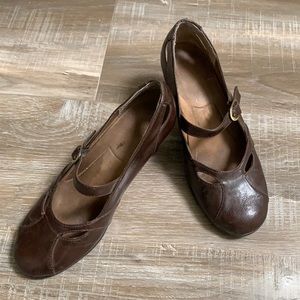Brown maryjane heels